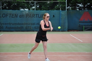 Voetbal kijken levert zonnebrillen op.