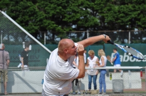Intensief geserveerd.