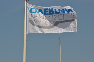 Eerst vlaggen ophangen en dan pas bier drinken!